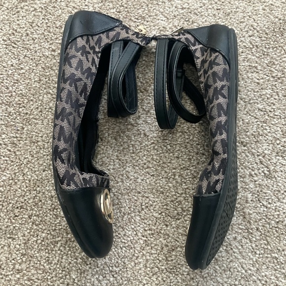 MICHAEL Michael Kors Calesta Black/Tan Ankle Strap Zip Up Flats US Size 3 - Picture 4 of 6